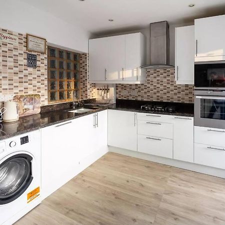 Hogwarts Hideaway Themed Property Watford  Kültér fotó