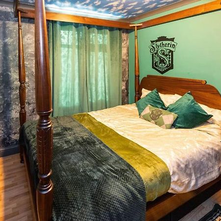 Hogwarts Hideaway Themed Property Watford  Kültér fotó