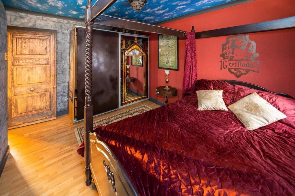 Hogwarts Hideaway Themed Property Watford  Kültér fotó