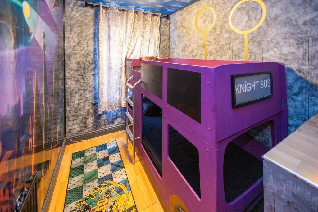 Hogwarts Hideaway Themed Property Watford  Kültér fotó