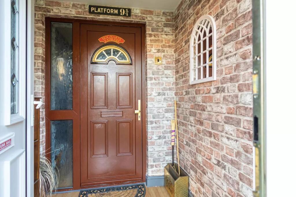 Hogwarts Hideaway Themed Property Watford  Kültér fotó