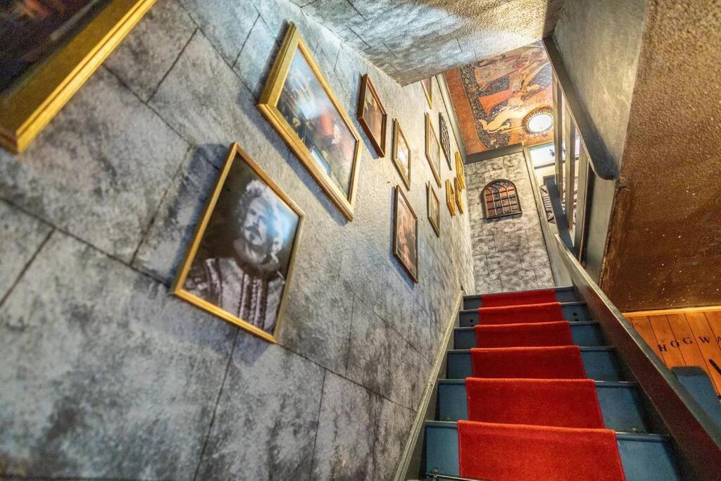 Hogwarts Hideaway Themed Property Watford  Kültér fotó
