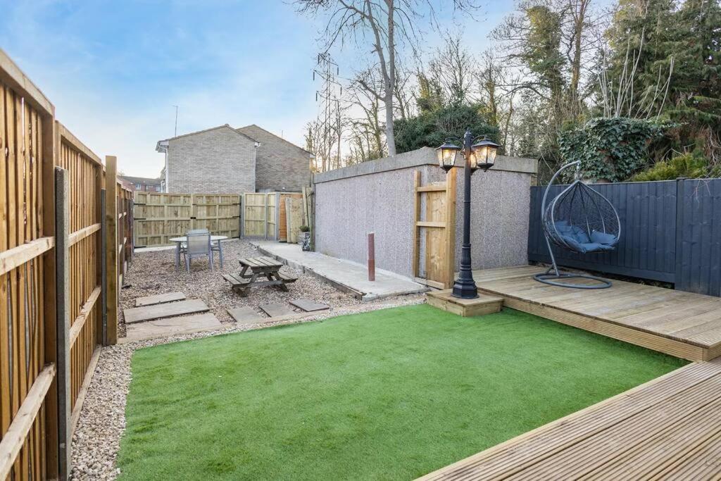 Hogwarts Hideaway Themed Property Watford  Kültér fotó