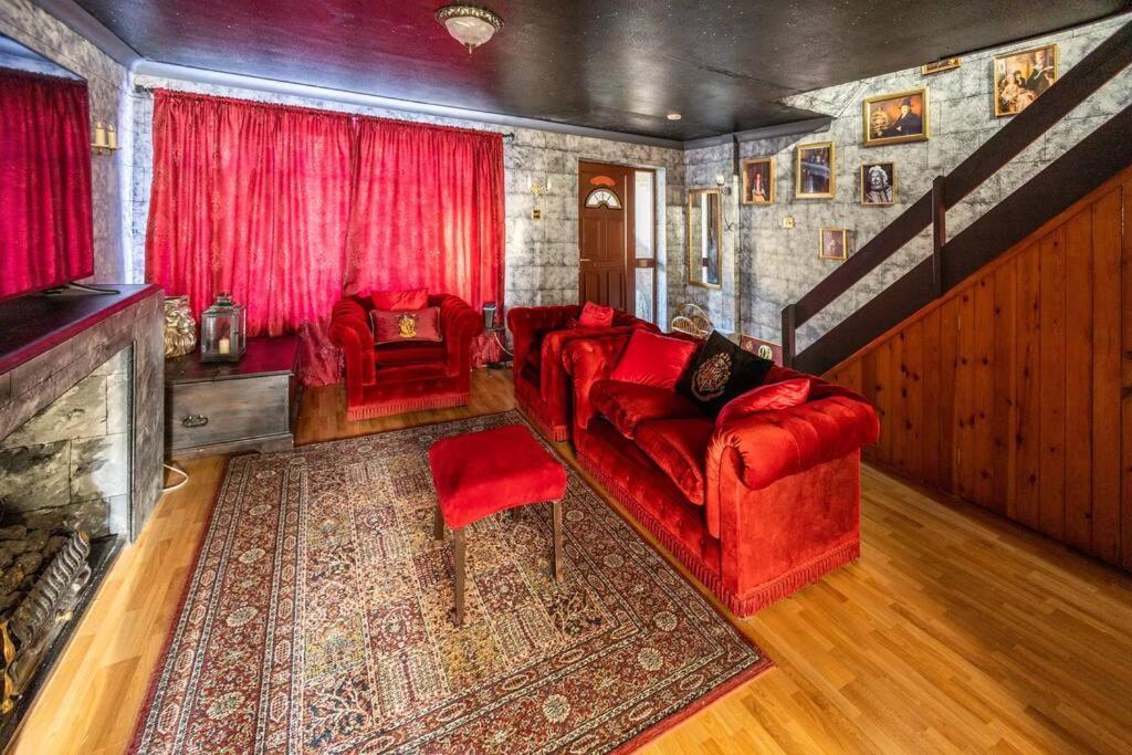 Hogwarts Hideaway Themed Property Watford  Kültér fotó