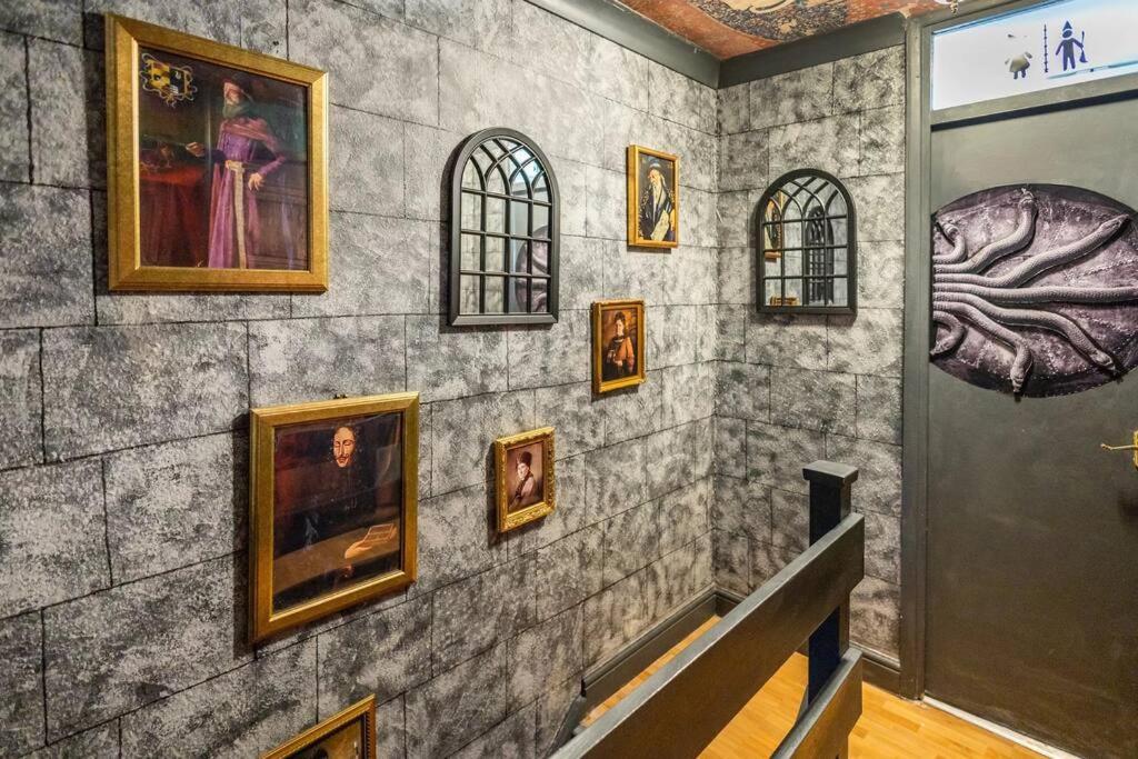 Hogwarts Hideaway Themed Property Watford  Kültér fotó