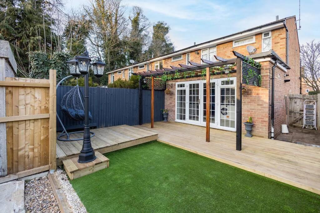 Hogwarts Hideaway Themed Property Watford  Kültér fotó